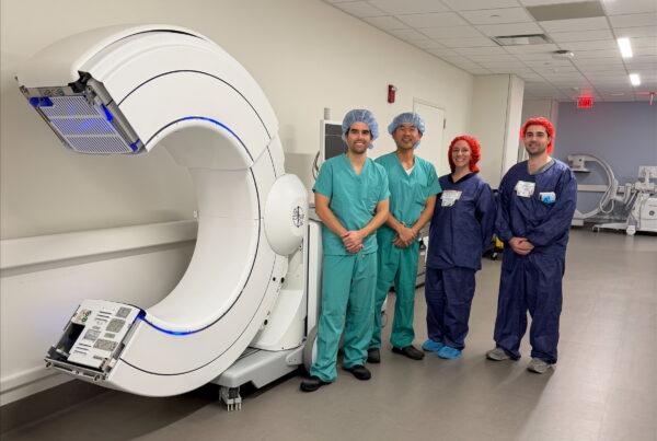 Dr. Daniel E. Choi (center) and Dr. Justin B. Ledesma (left) with the O-arm™ Imaging System at Good Samaritan University Hospital in West Islip, N.Y. Dr. Choi was the first surgeon to utilize the system at the hospital during a minimally invasive navigated TLIF procedure on February 23, 2026.